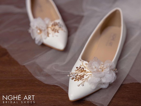 Giày cưới cánh bướm: Hoạ tiết độc đáo nhà Nghé Art Bridal Shoes