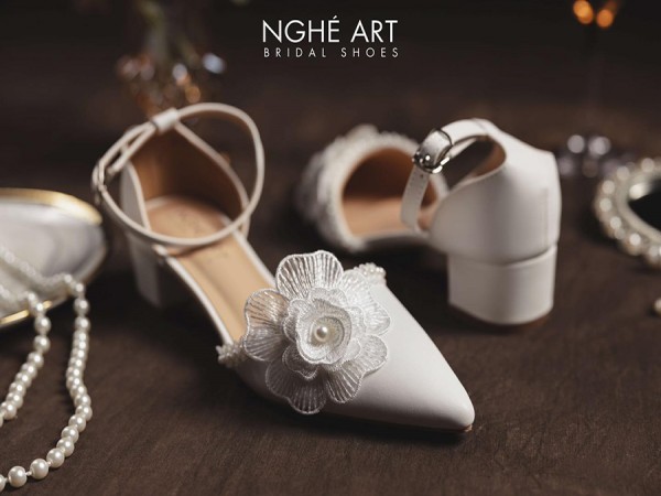 Gợi Ý Cho Cô Dâu Hiện Đại: Giày Cưới Sandal Gót Vuông
