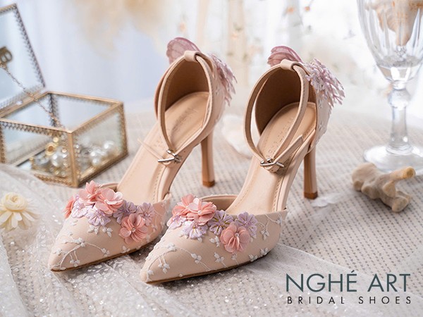 Giày Cưới Hoa – Nét Dịu Dàng Cho Những Bước Chân Yêu Thương
