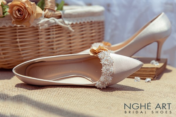 Giày cưới Nghé Art lụa satin đính hoa pha lê 339 - Nude - 7 phân