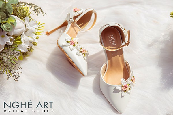 Giày cưới Nghé Art cao gót ren hoa hồng 345 - Trắng
