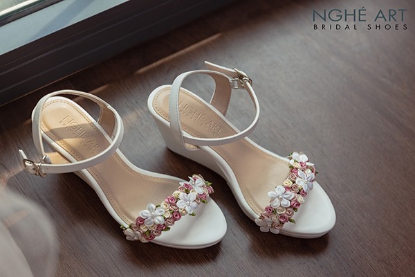 Giày cưới Nghé Art đế xuồng kết hoa 406-8p - Trắng - 8 phân