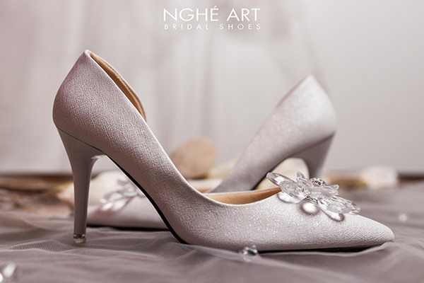 Giày cưới Nghé Art hở eo hoa pha lê 447 - Trắng - 9 phân