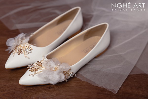 Giày cưới Nghé Art đế bệt đính hoa 324 - Trắng - Bệt