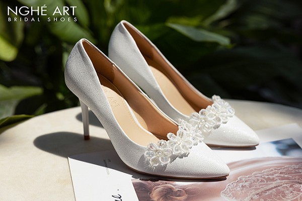 Giày cưới Nghé Art cánh hoa pha lê 445-377 - Trắng - 10 phân