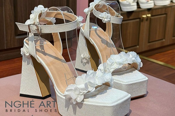Giày cưới Nghé Art form sandal đính hoa mũi đúp 13 phân 536-531 - Trắng - 13 phân