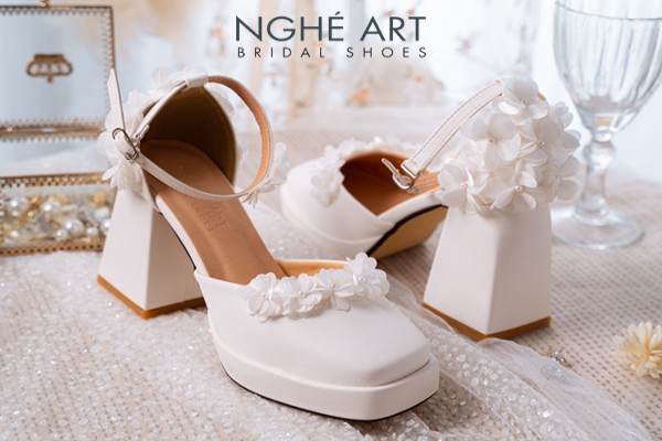 Giày cưới Nghé Art form Mary Jane đính hoa tú cầu trắng 530-470-10P-DA-TRANG - Trắng - 10 phân