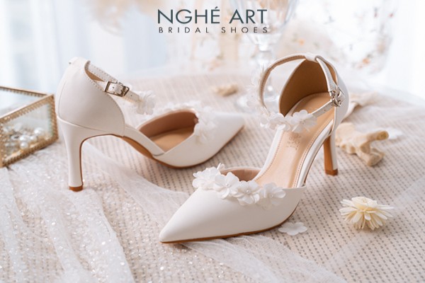 Giày cưới Nghé Art dáng bít mũi quai đính hoa 524-340-9P-DA-TRANG - Trắng - 9 phân